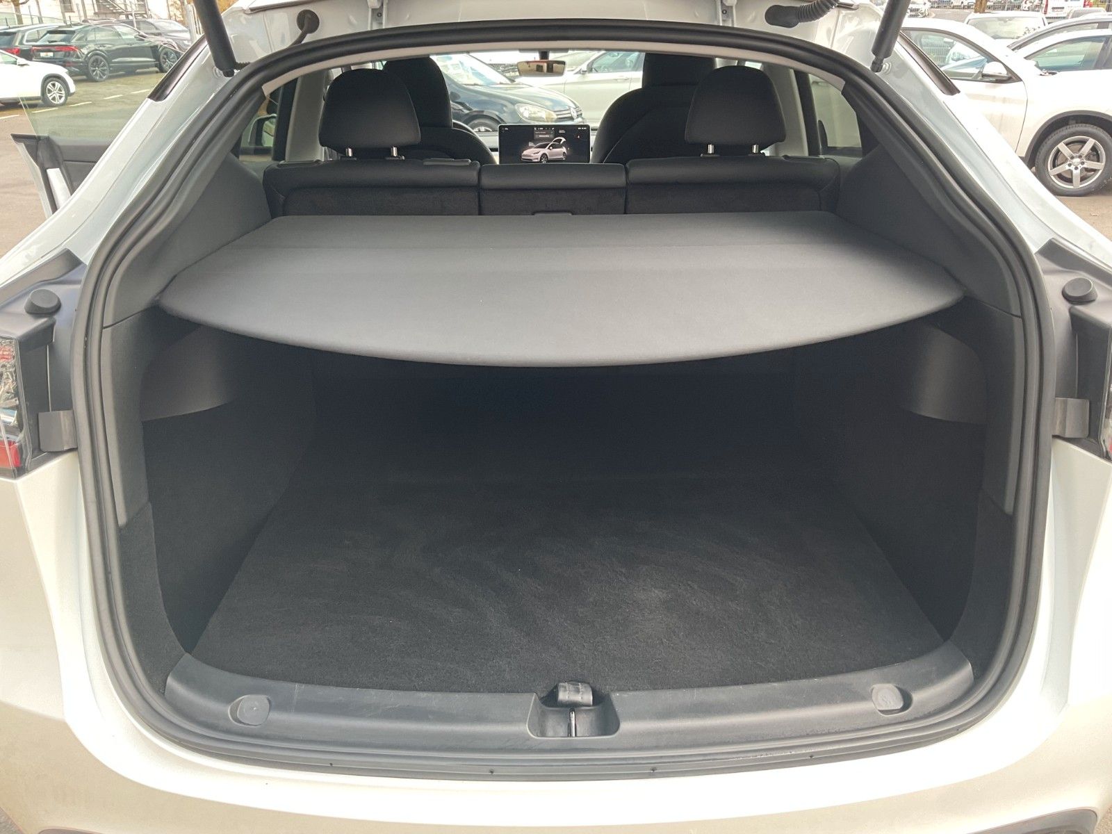 Tesla Model Y RWD PANO Kamera Navi Leder 1.Hand foto 12