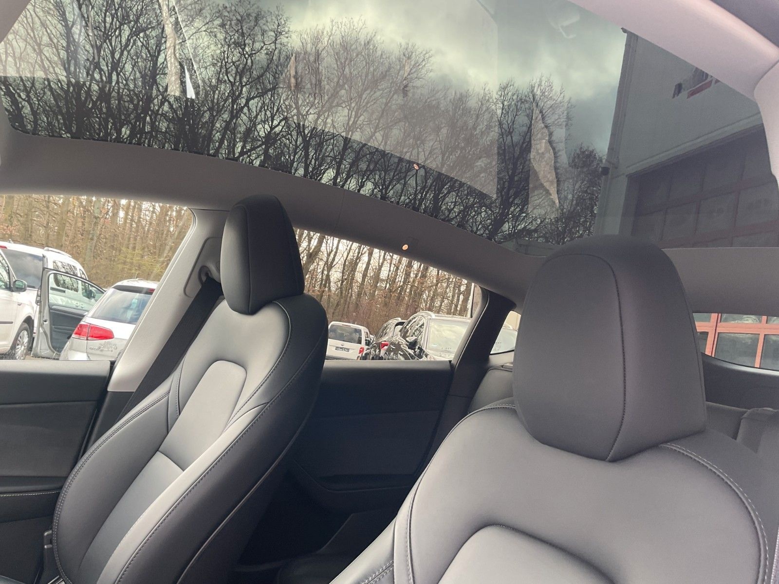 Tesla Model Y RWD PANO Kamera Navi Leder 1.Hand foto 13