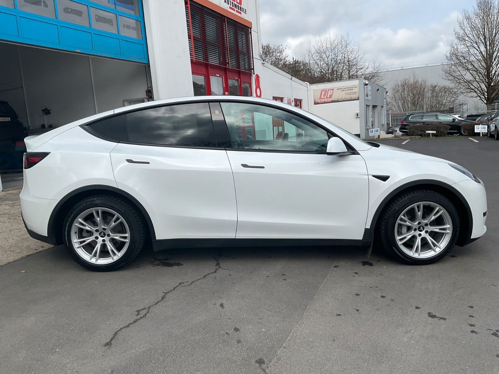 Tesla Model Y RWD PANO Kamera Navi Leder 1.Hand foto 4