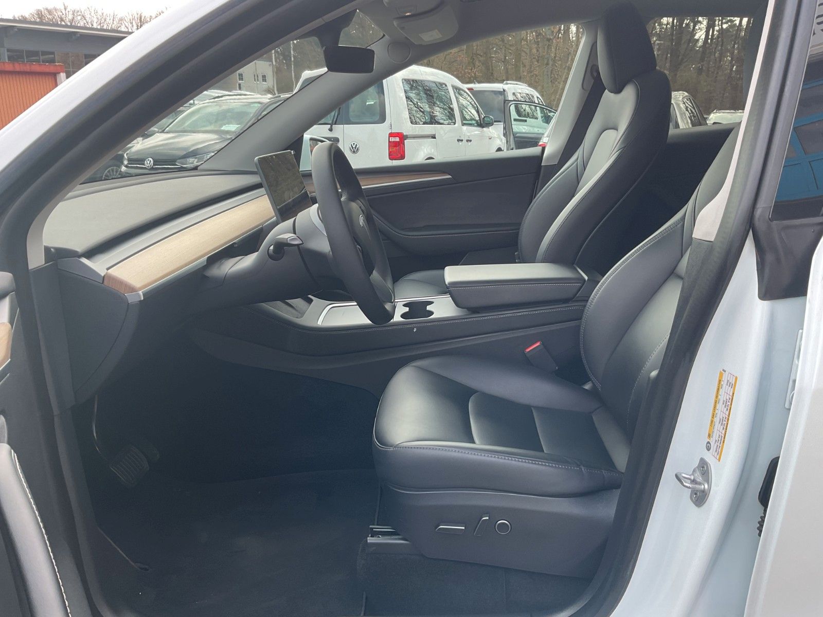 Tesla Model Y RWD PANO Kamera Navi Leder 1.Hand foto 10