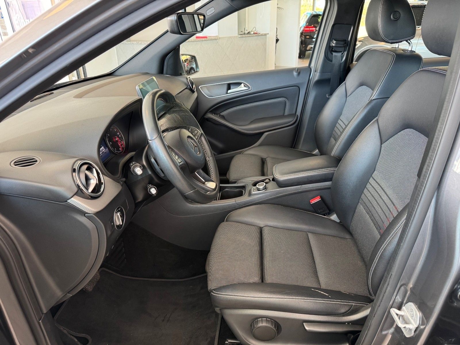 Mercedes-Benz B 220d Progressive 7G-DCT PTS SHZ LED IHC Navi foto 8
