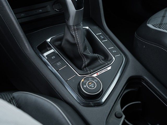 Volkswagen Tiguan R-Line TDI DSG 4M. AHK LED NAV Kamera foto 16