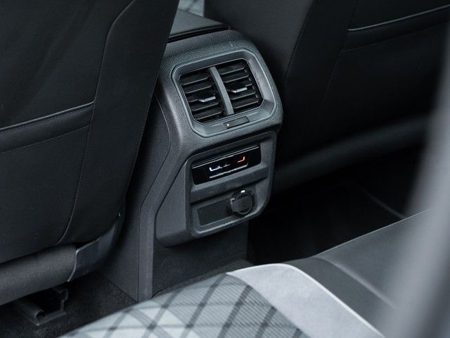 Volkswagen Tiguan R-Line TDI DSG 4M. AHK LED NAV Kamera foto 17