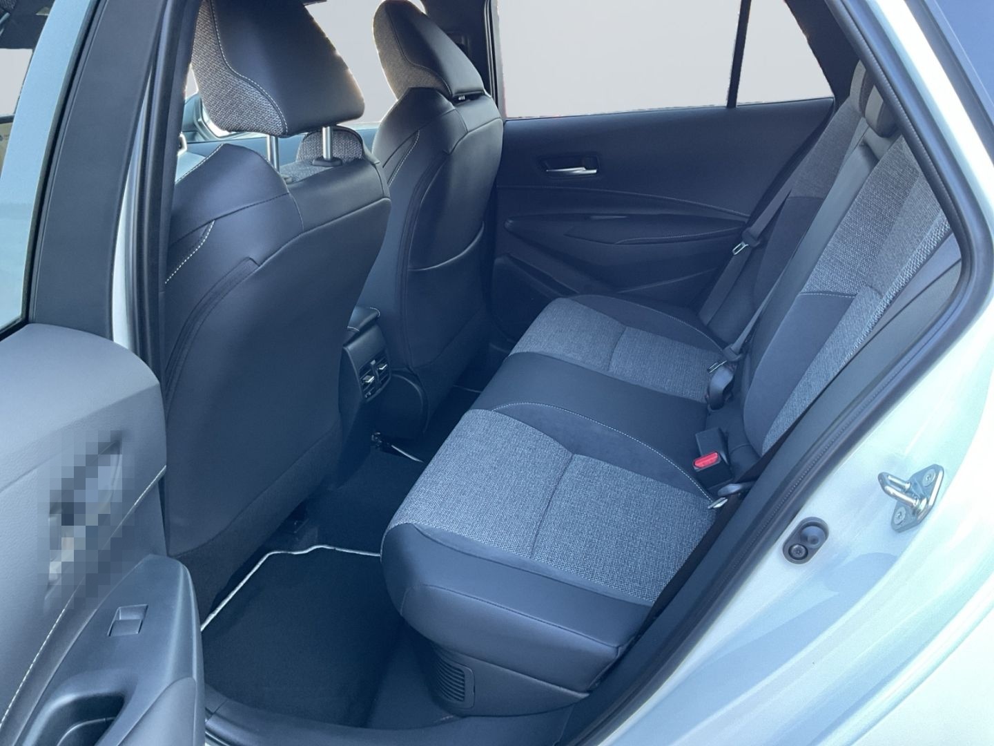 Toyota Corolla Hybrid TS 2,0 l, 196 PS CVT Platinum Wei foto 13
