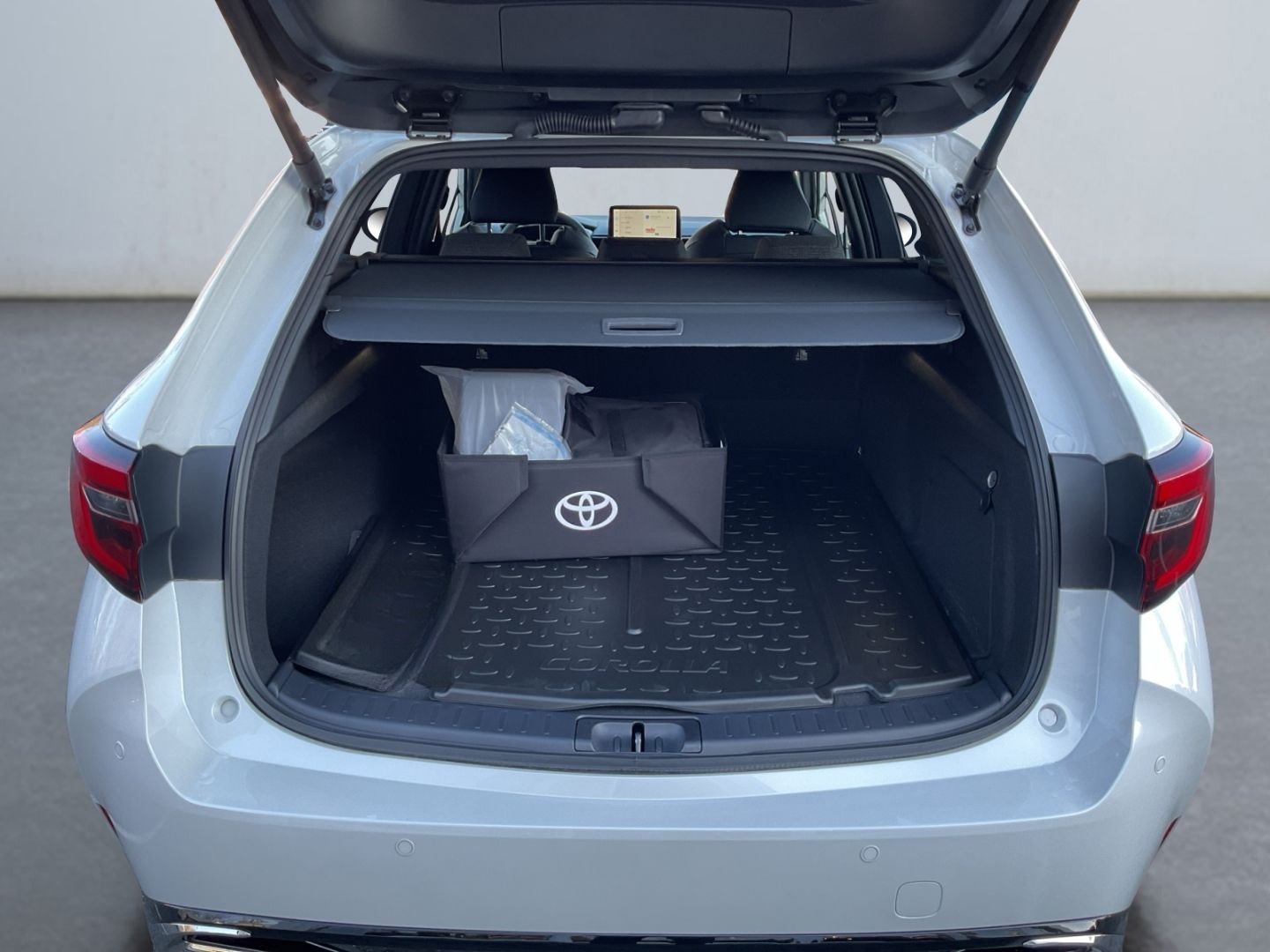 Toyota Corolla Hybrid TS 2,0 l, 196 PS CVT Platinum Wei foto 14