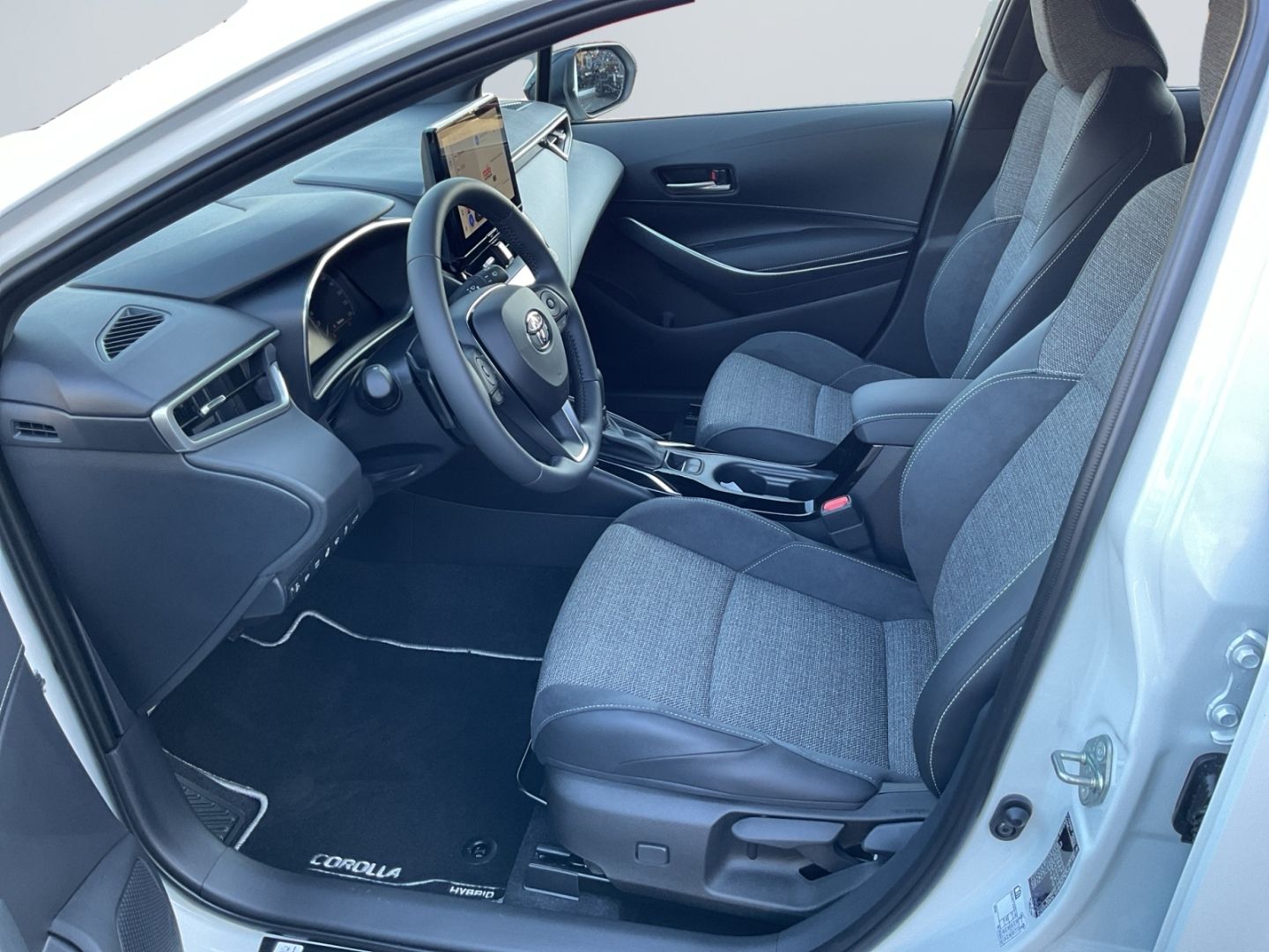 Toyota Corolla Hybrid TS 2,0 l, 196 PS CVT Platinum Wei foto 7