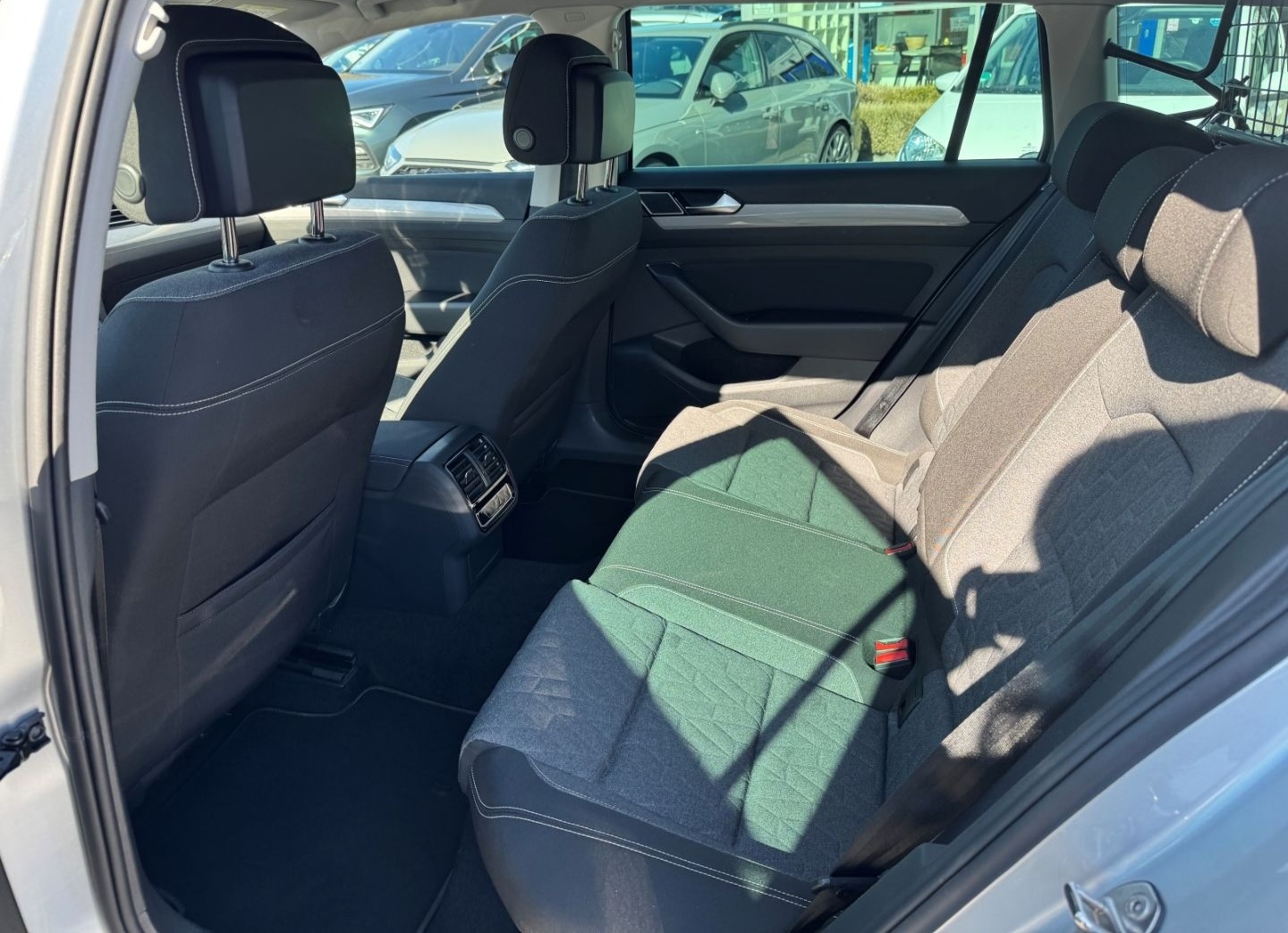 Volkswagen Passat Variant Business Niveau AHK-klappbar Navi foto 11