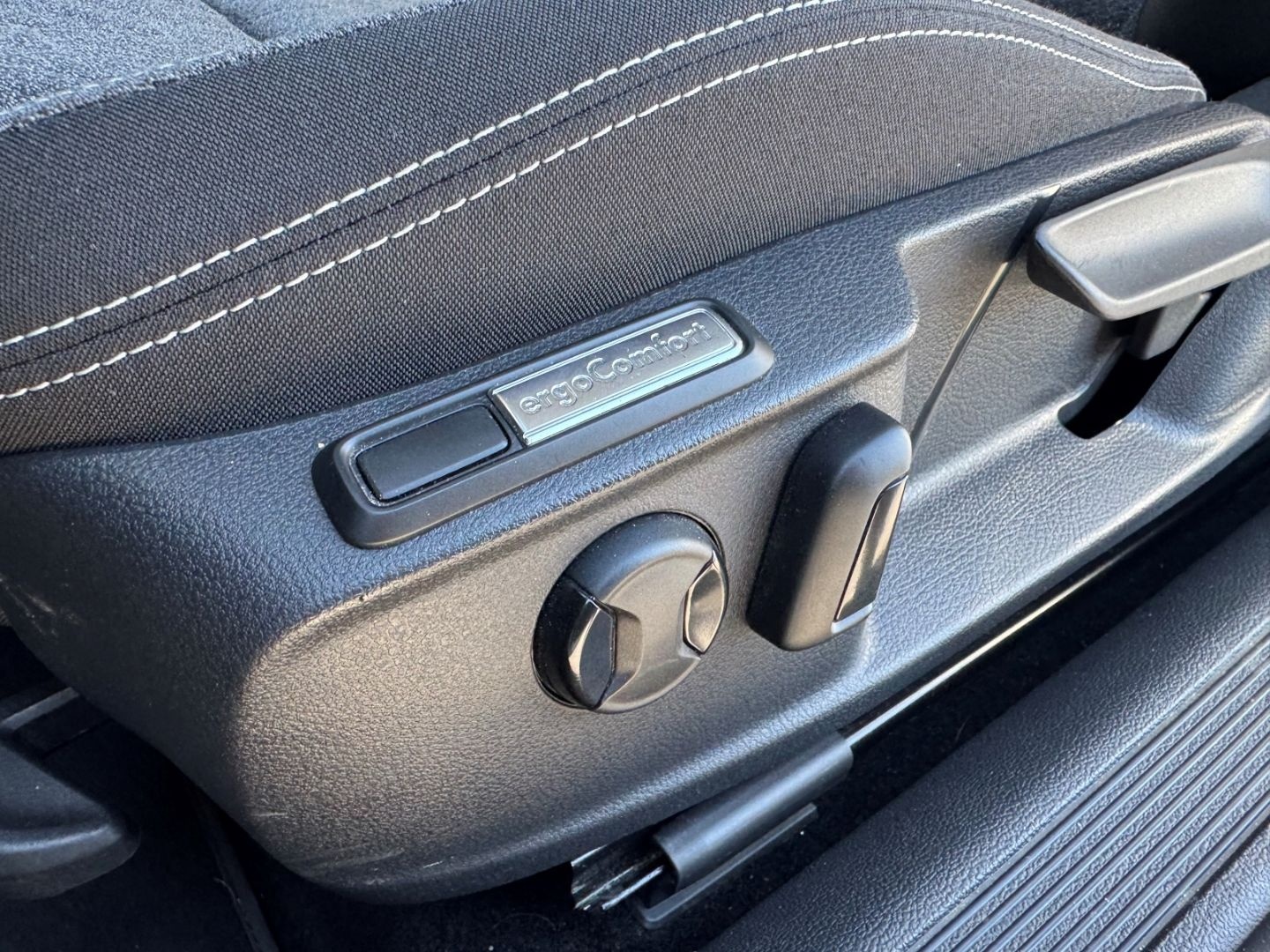 Volkswagen Passat Variant Business Niveau AHK-klappbar Navi foto 14