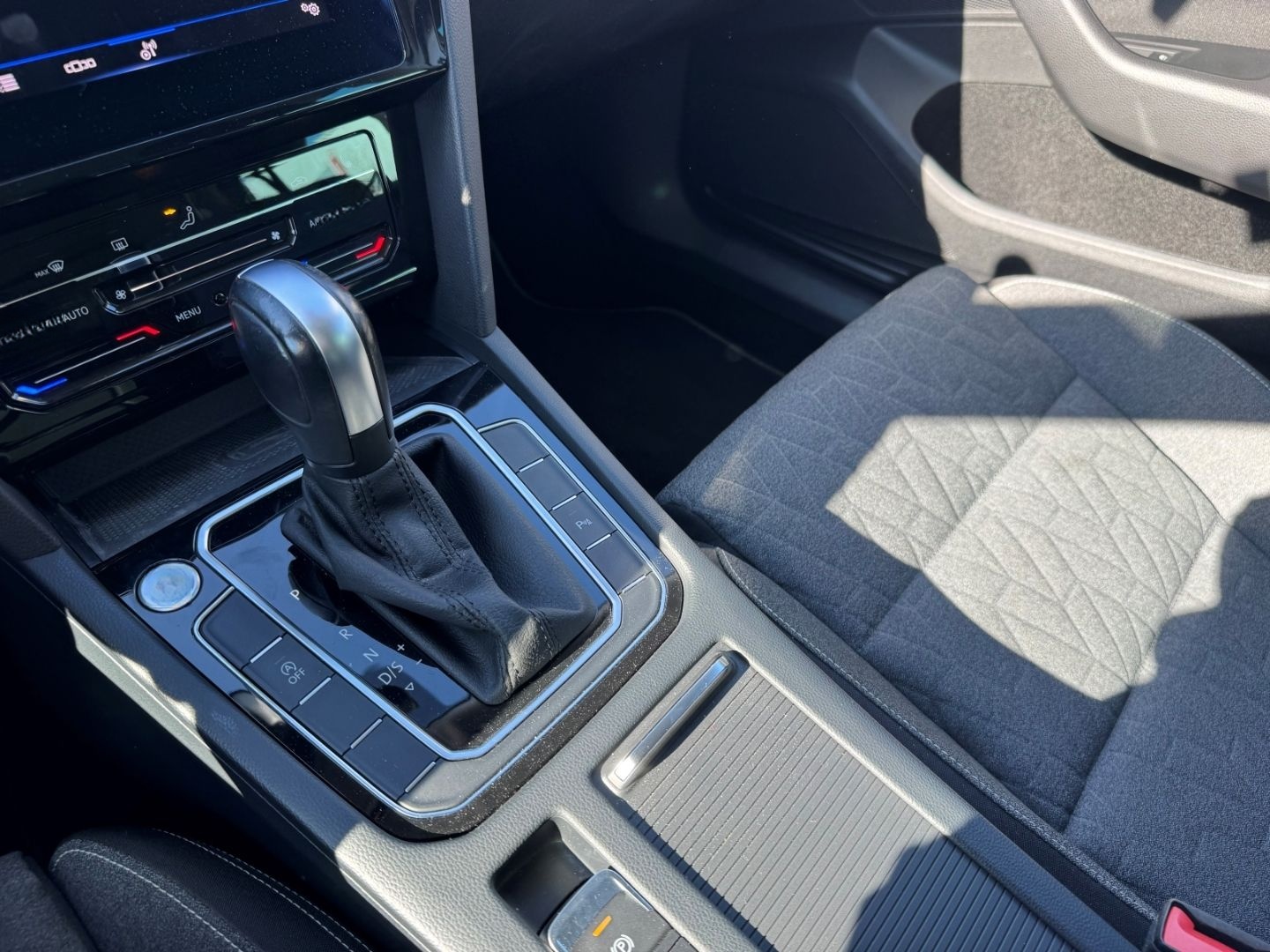 Volkswagen Passat Variant Business Niveau AHK-klappbar Navi foto 19