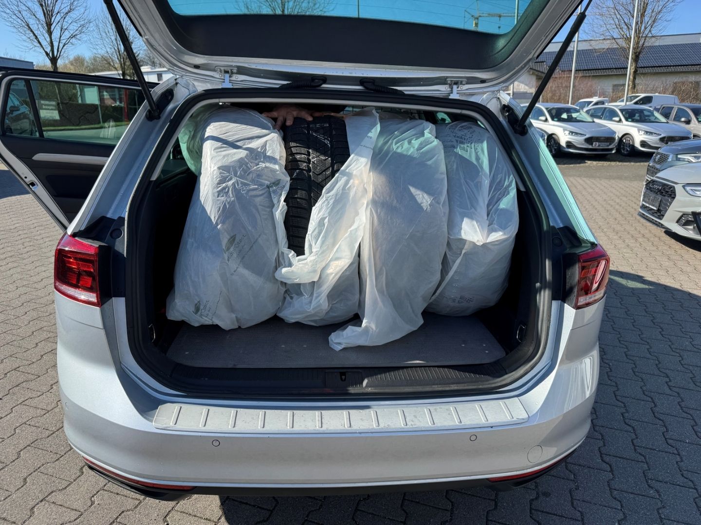 Volkswagen Passat Variant Business Niveau AHK-klappbar Navi foto 10