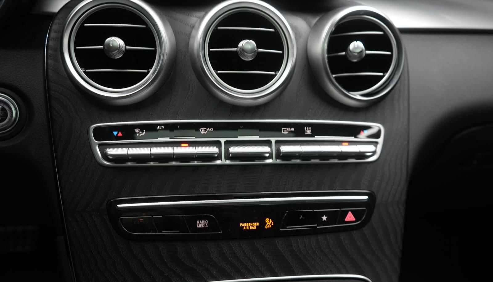Mercedes-Benz GLC 300 d 4Matic 9G-Tronic AMG Distronic/Kamera/ foto 17