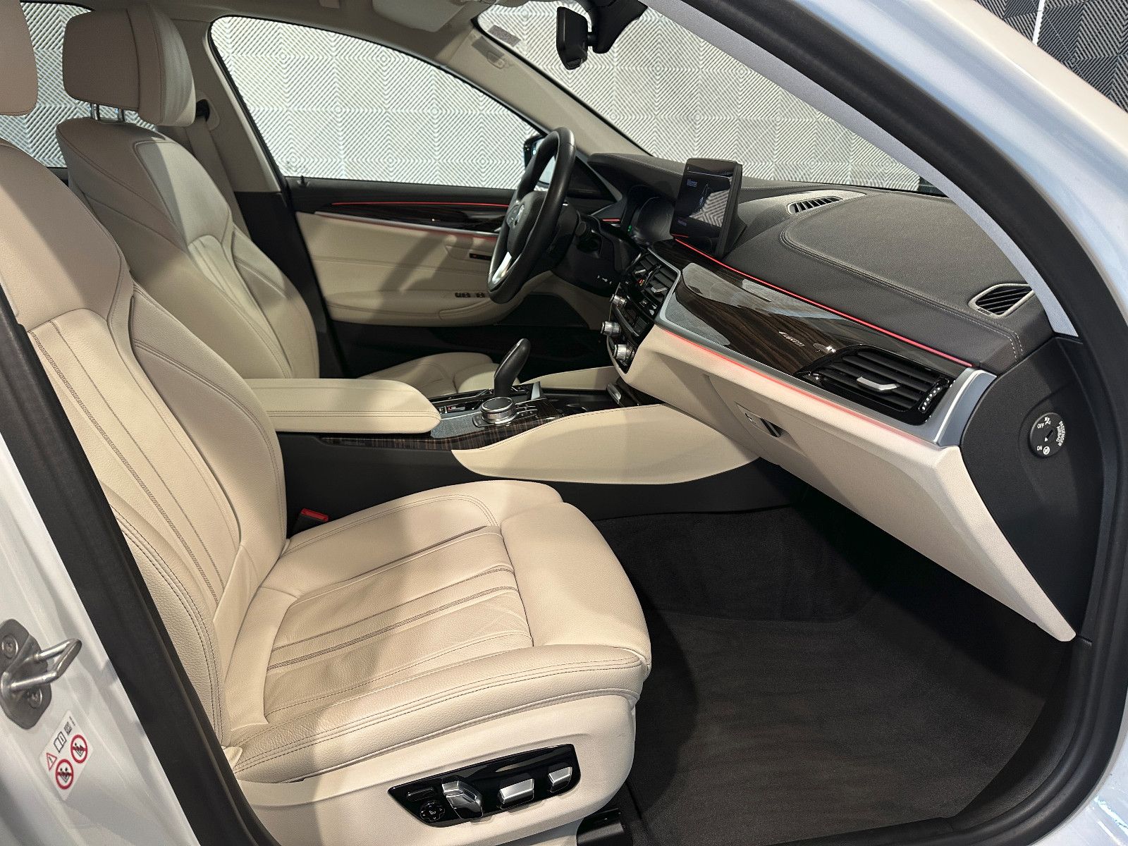 BMW 520d Touring*LUXURY LINE*LED-HARMAN-MEMO-R.KAM foto 18
