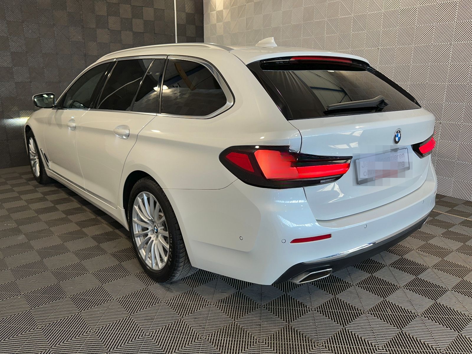 BMW 520d Touring*LUXURY LINE*LED-HARMAN-MEMO-R.KAM foto 3