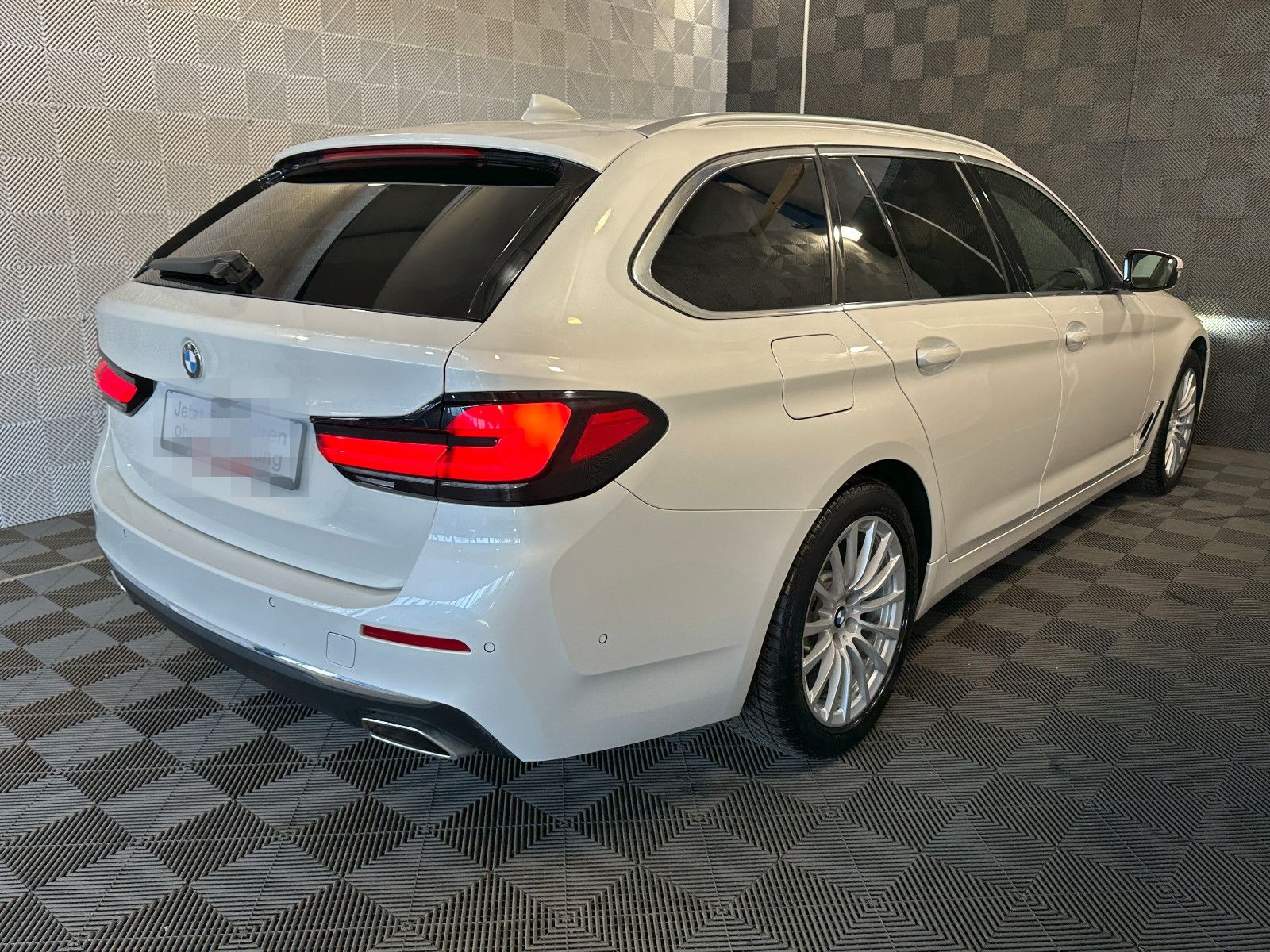 BMW 520d Touring*LUXURY LINE*LED-HARMAN-MEMO-R.KAM foto 4