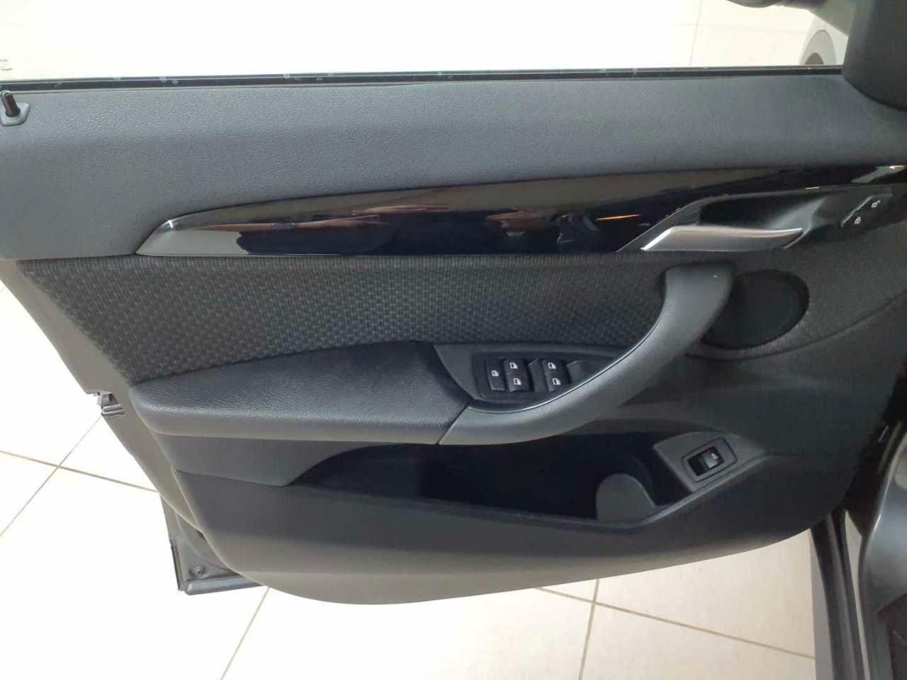 BMW X1 sDrive18i Aut. Advantage Navi SHZ  foto 4