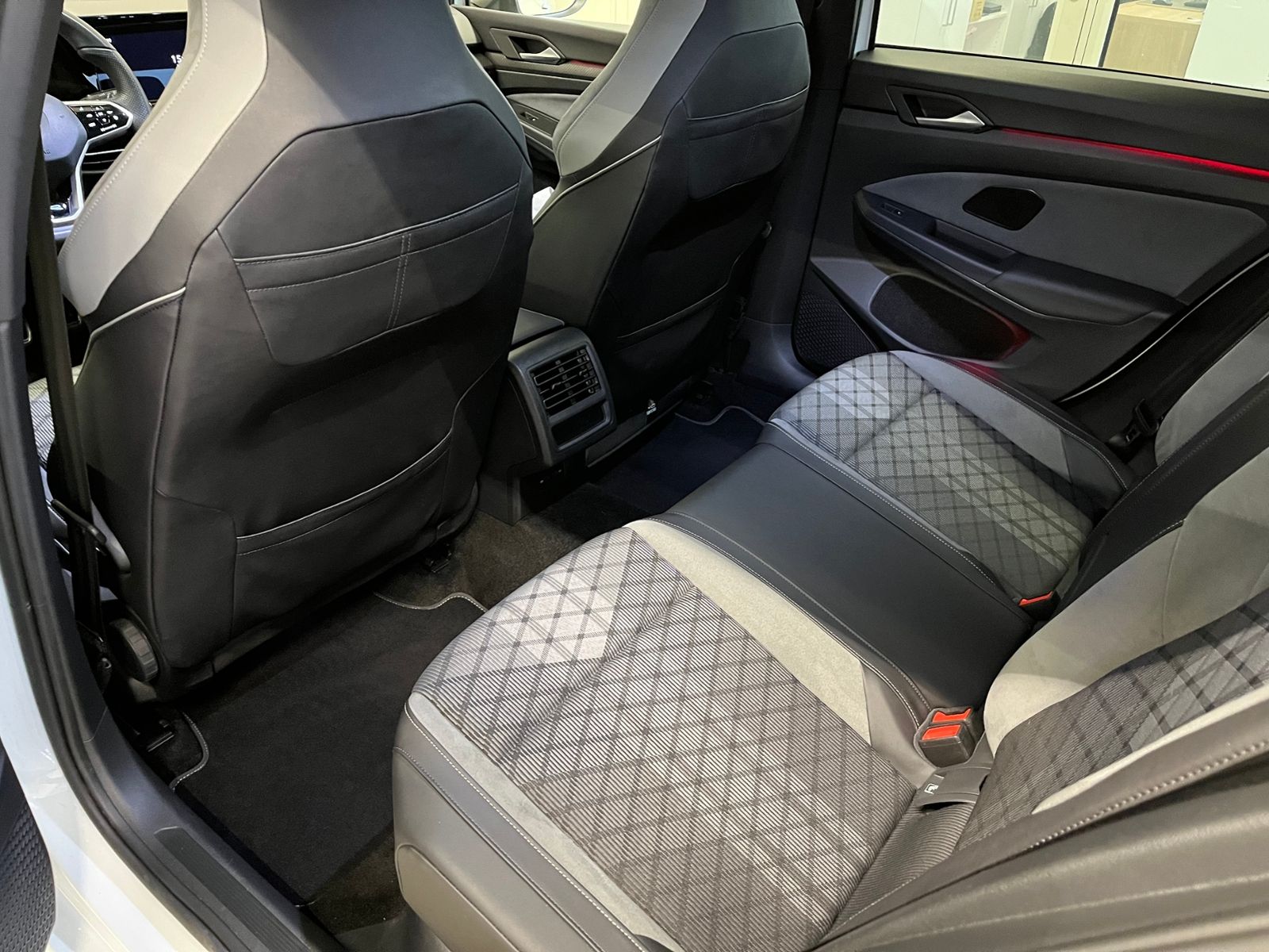 Volkswagen Golf VIII Variant R-Line 2.0 TDI DSG Navi Harman foto 7