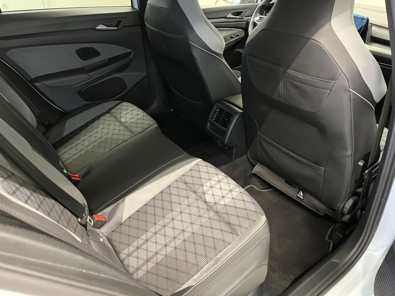 Volkswagen Golf VIII Variant R-Line 2.0 TDI DSG Navi Harman foto 9