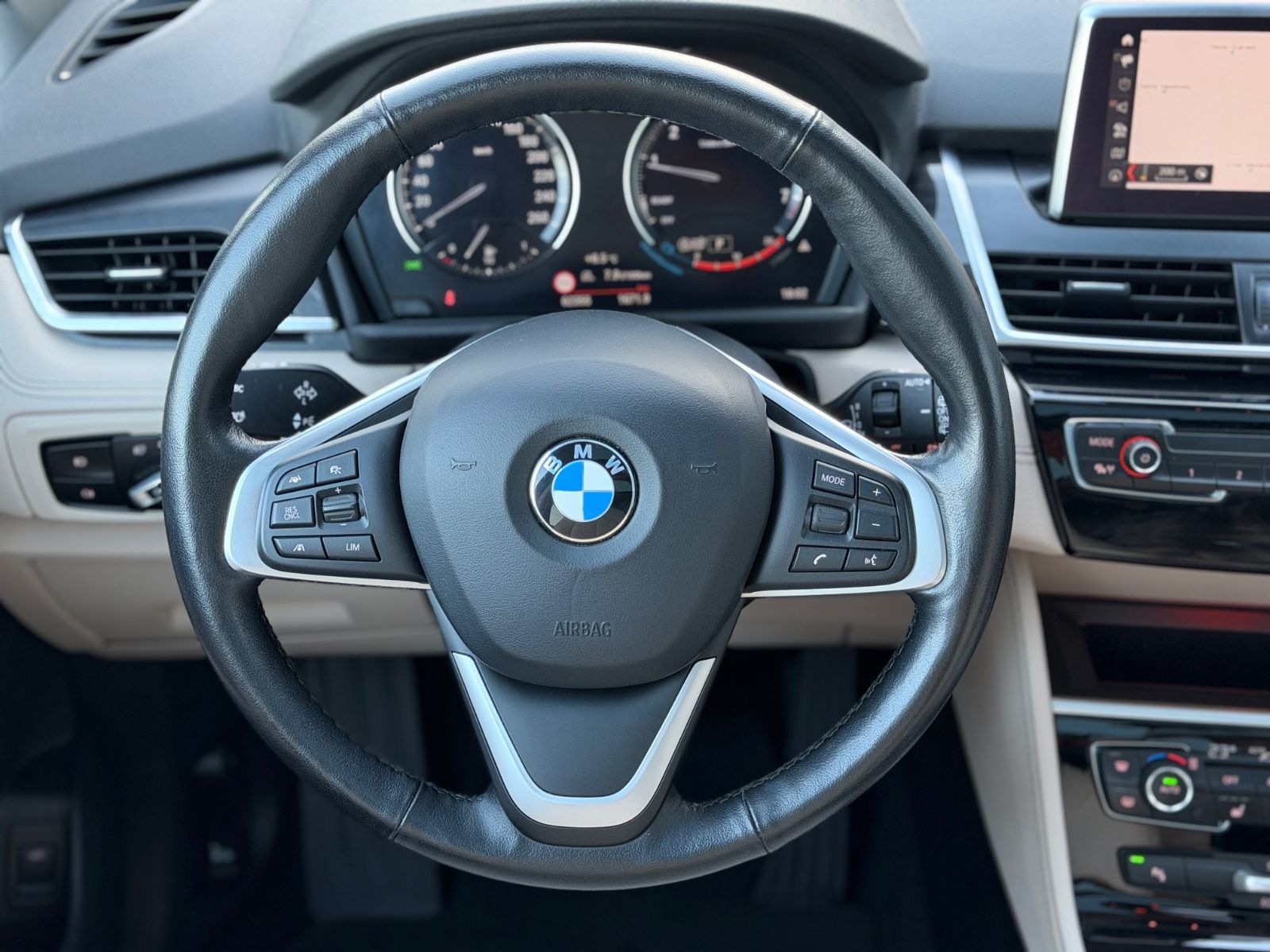 BMW 218 i Active Tourer Luxury Line Soundsystem Pano foto 14