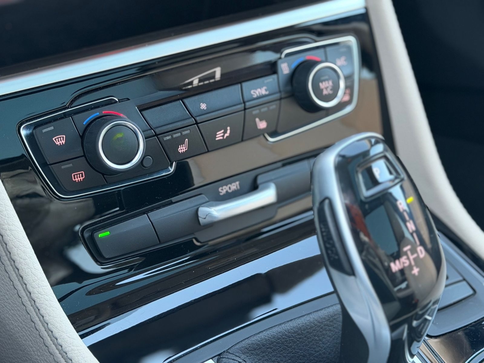 BMW 218 i Active Tourer Luxury Line Soundsystem Pano foto 22