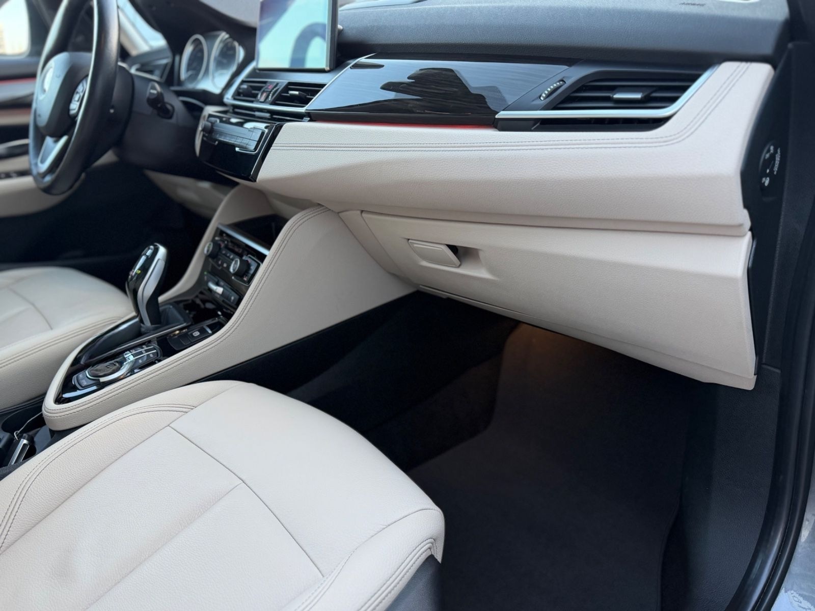 BMW 218 i Active Tourer Luxury Line Soundsystem Pano foto 30