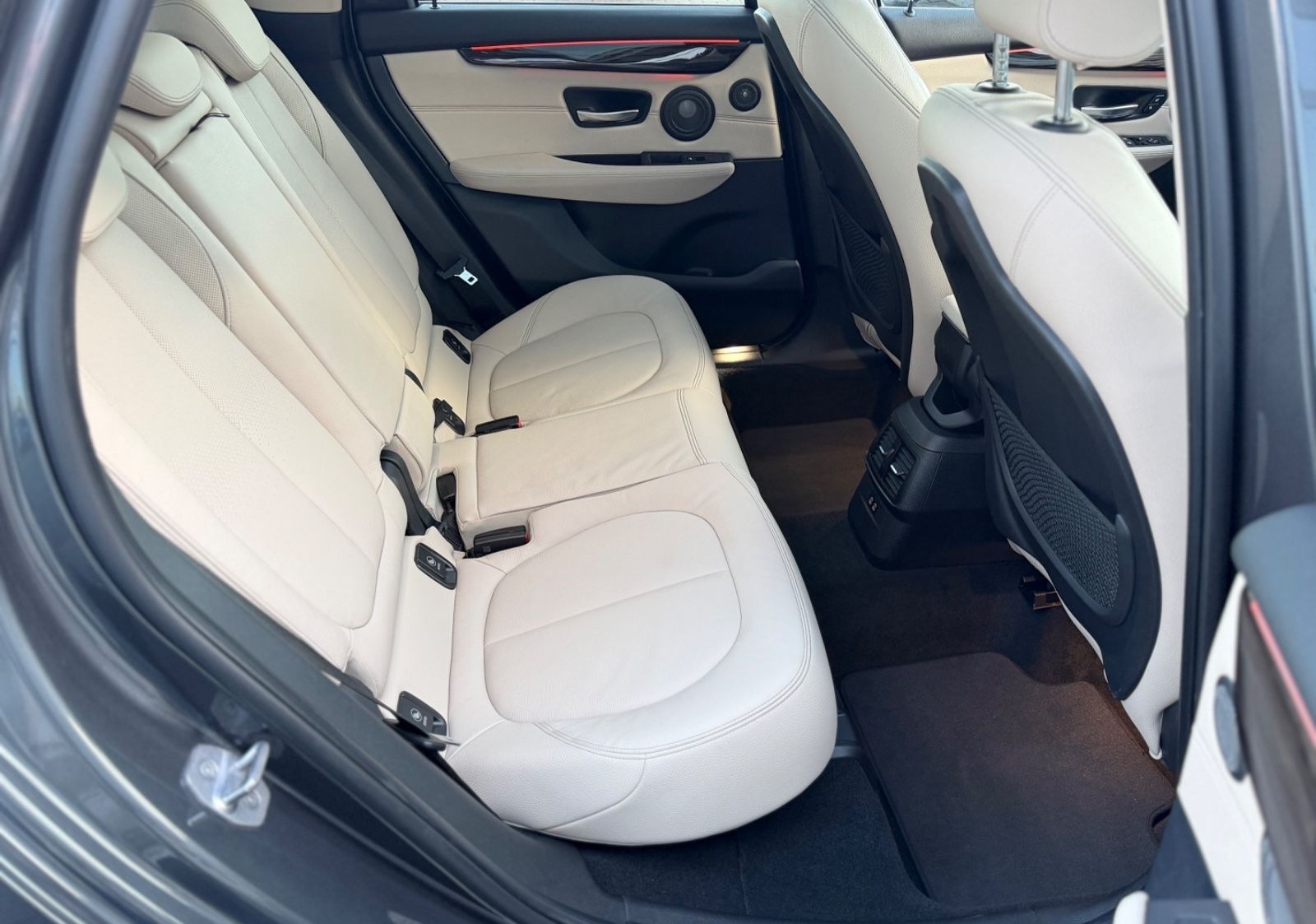 BMW 218 i Active Tourer Luxury Line Soundsystem Pano foto 33