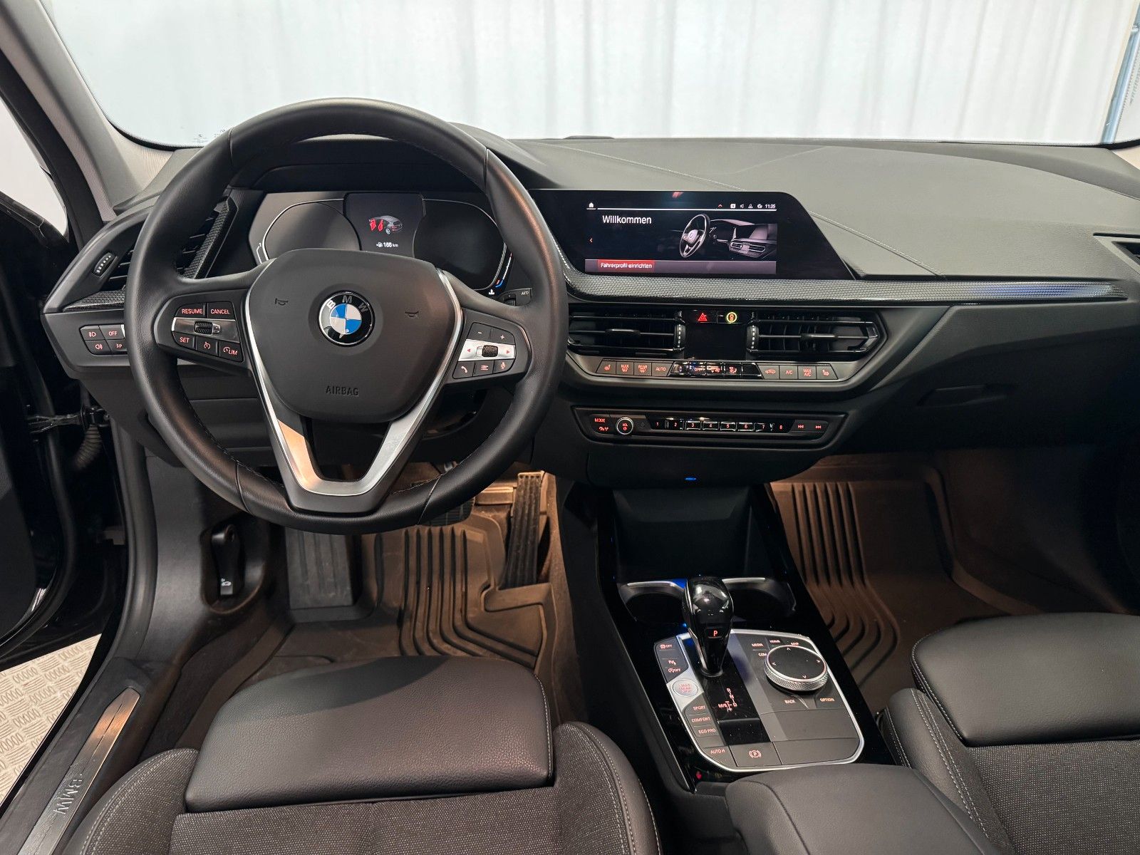 BMW 118 d Sport Line AT LED Shadow Line Navi foto 11