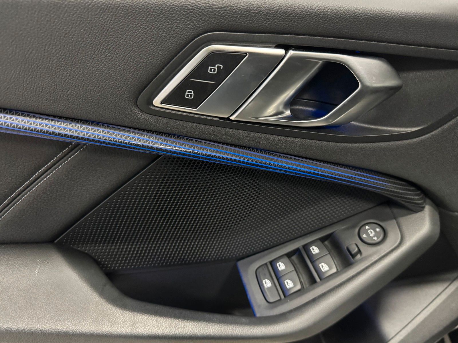 BMW 118 d Sport Line AT LED Shadow Line Navi foto 19