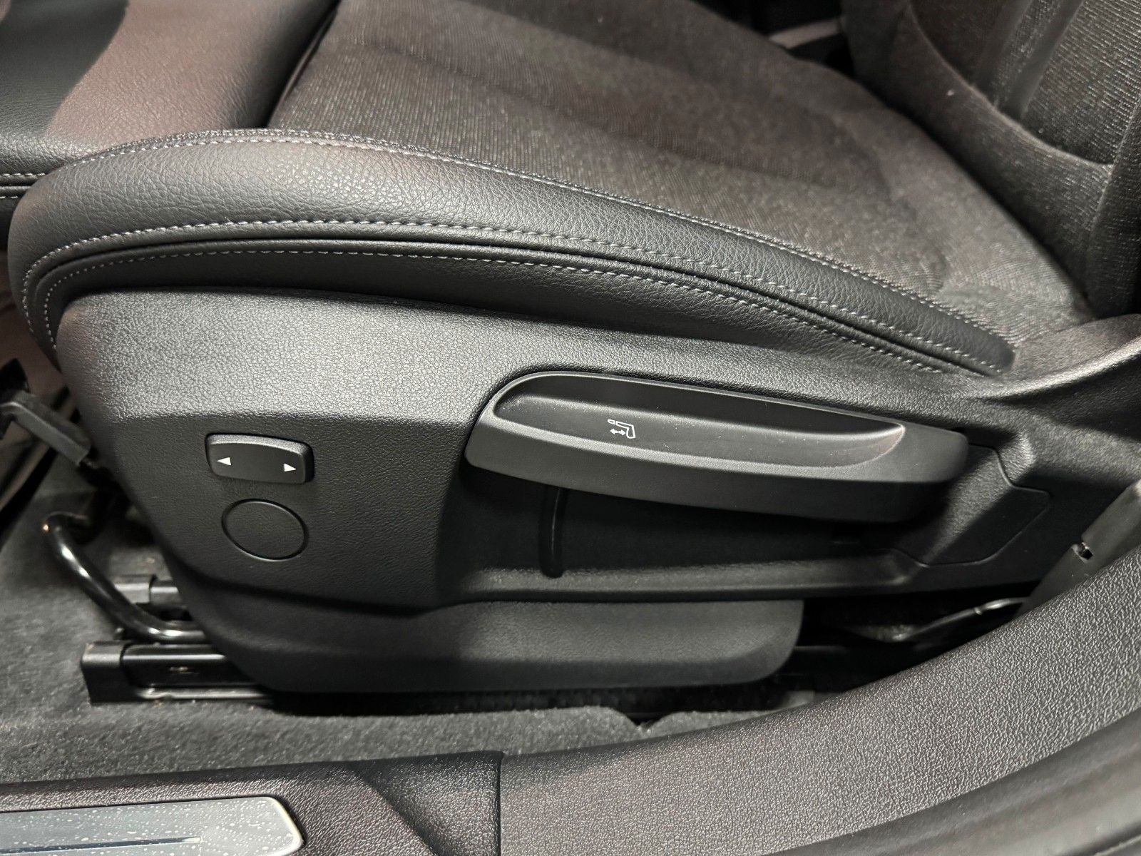 BMW 118 d Sport Line AT LED Shadow Line Navi foto 20