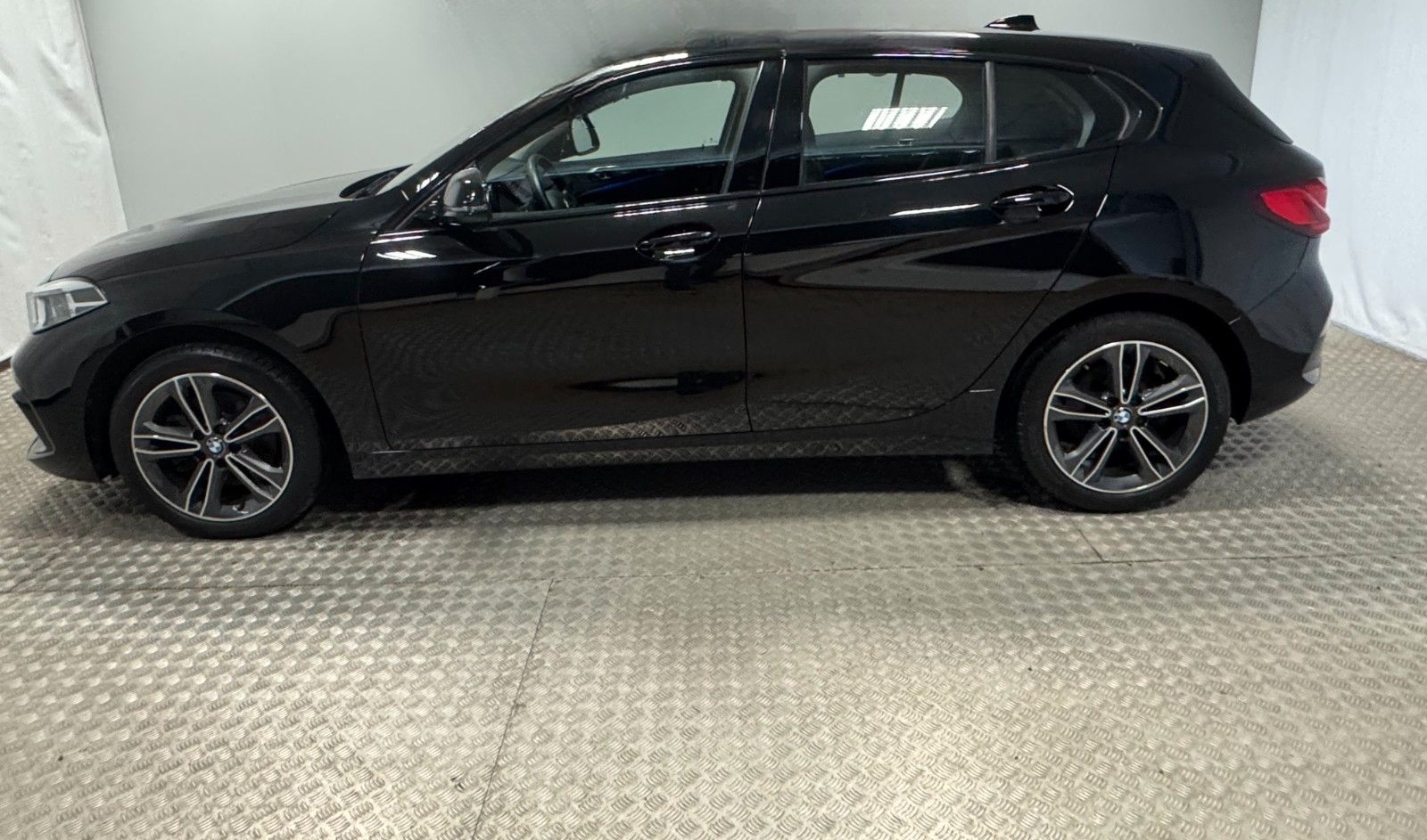 BMW 118 d Sport Line AT LED Shadow Line Navi foto 3