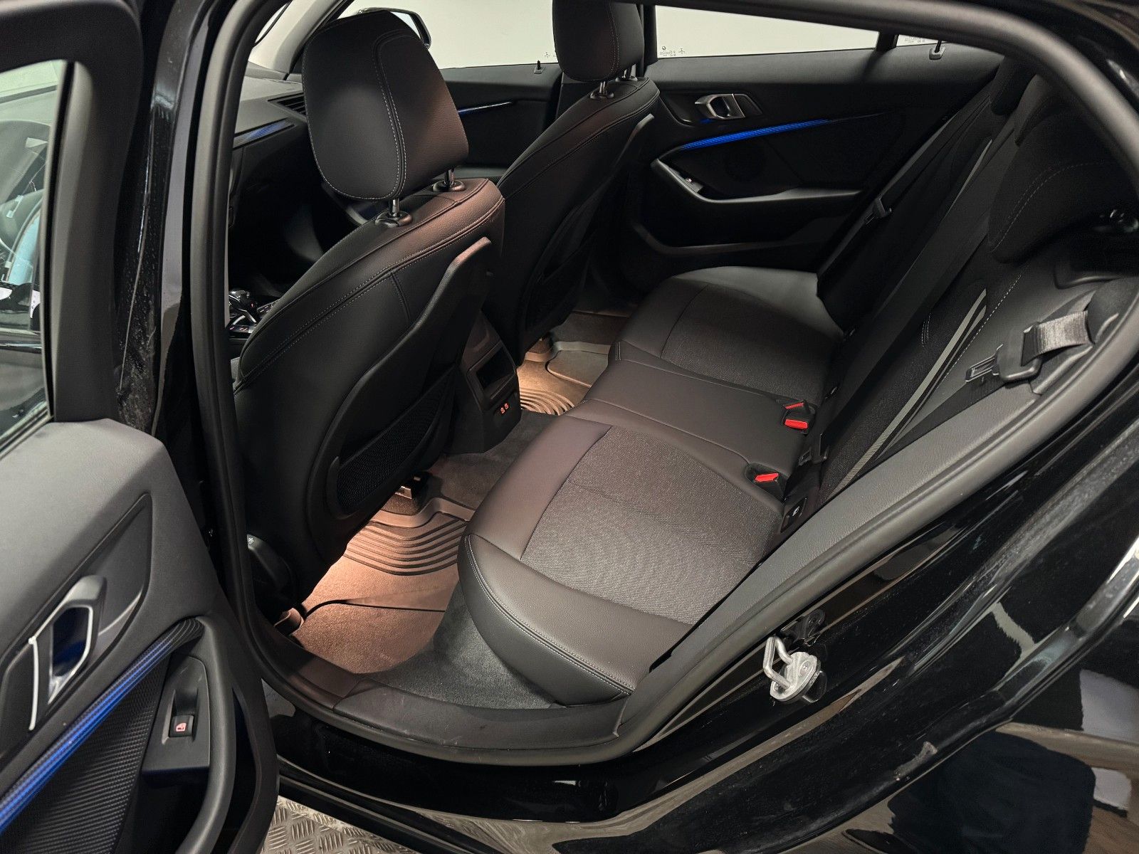 BMW 118 d Sport Line AT LED Shadow Line Navi foto 21