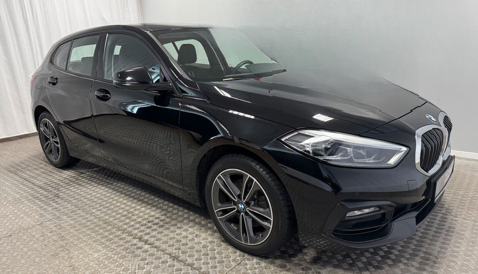 BMW 118 d Sport Line AT LED Shadow Line Navi foto 8