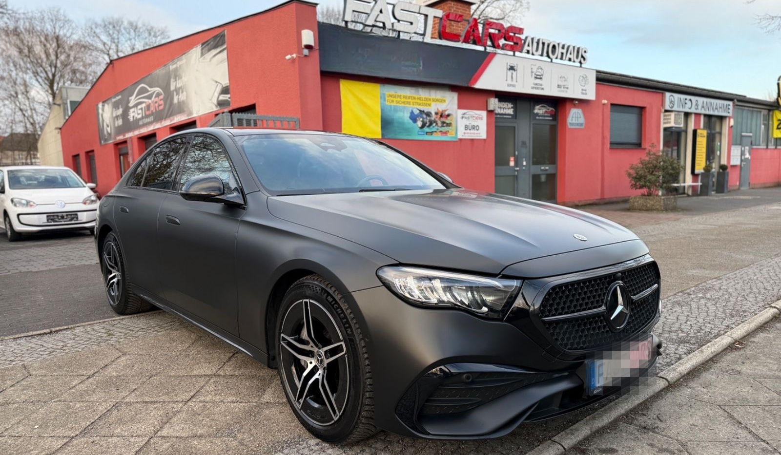 Mercedes-Benz E 200 NIGHT ACC PANO AMG LINE LEDER ASSISTENZ foto 2