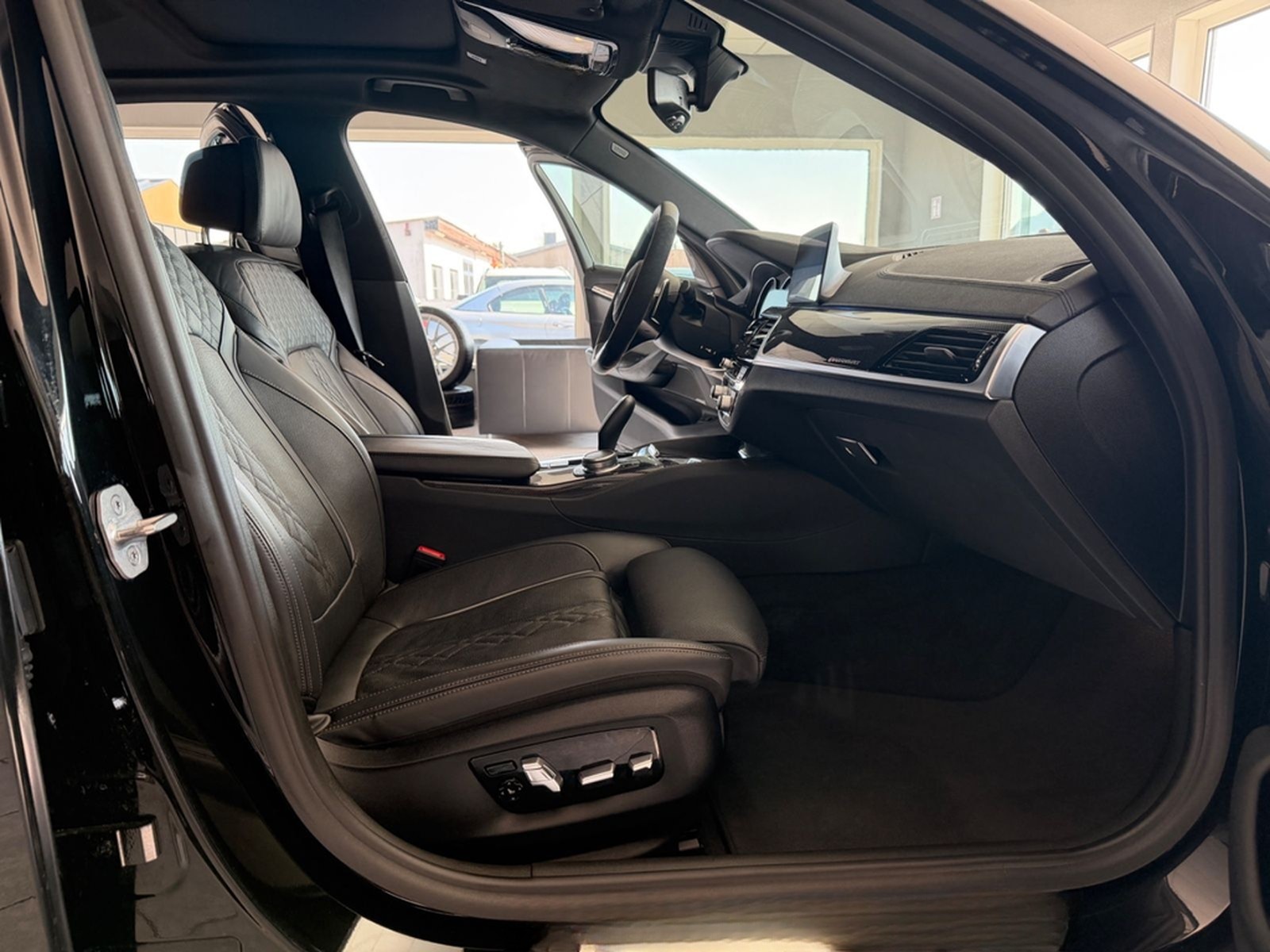 BMW 540i xDrive M.pak M-Perf  Lci Lacer Look foto 27