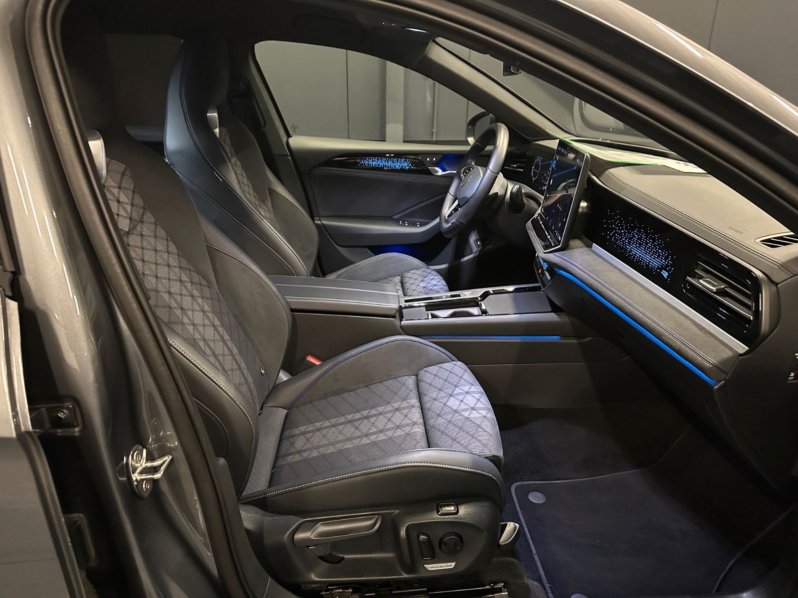 Volkswagen Passat Variant R-line/Black Style*IQ.Drive*HeadU foto 12