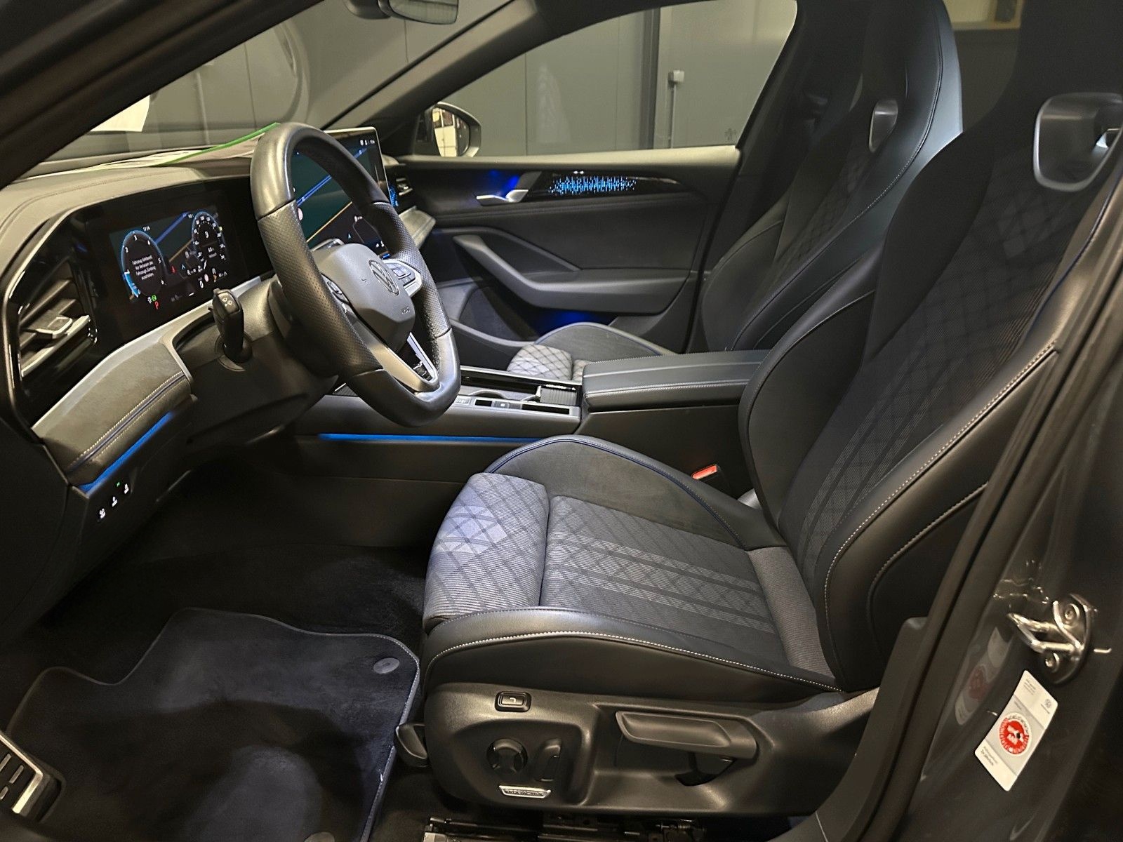 Volkswagen Passat Variant R-line/Black Style*IQ.Drive*HeadU foto 14