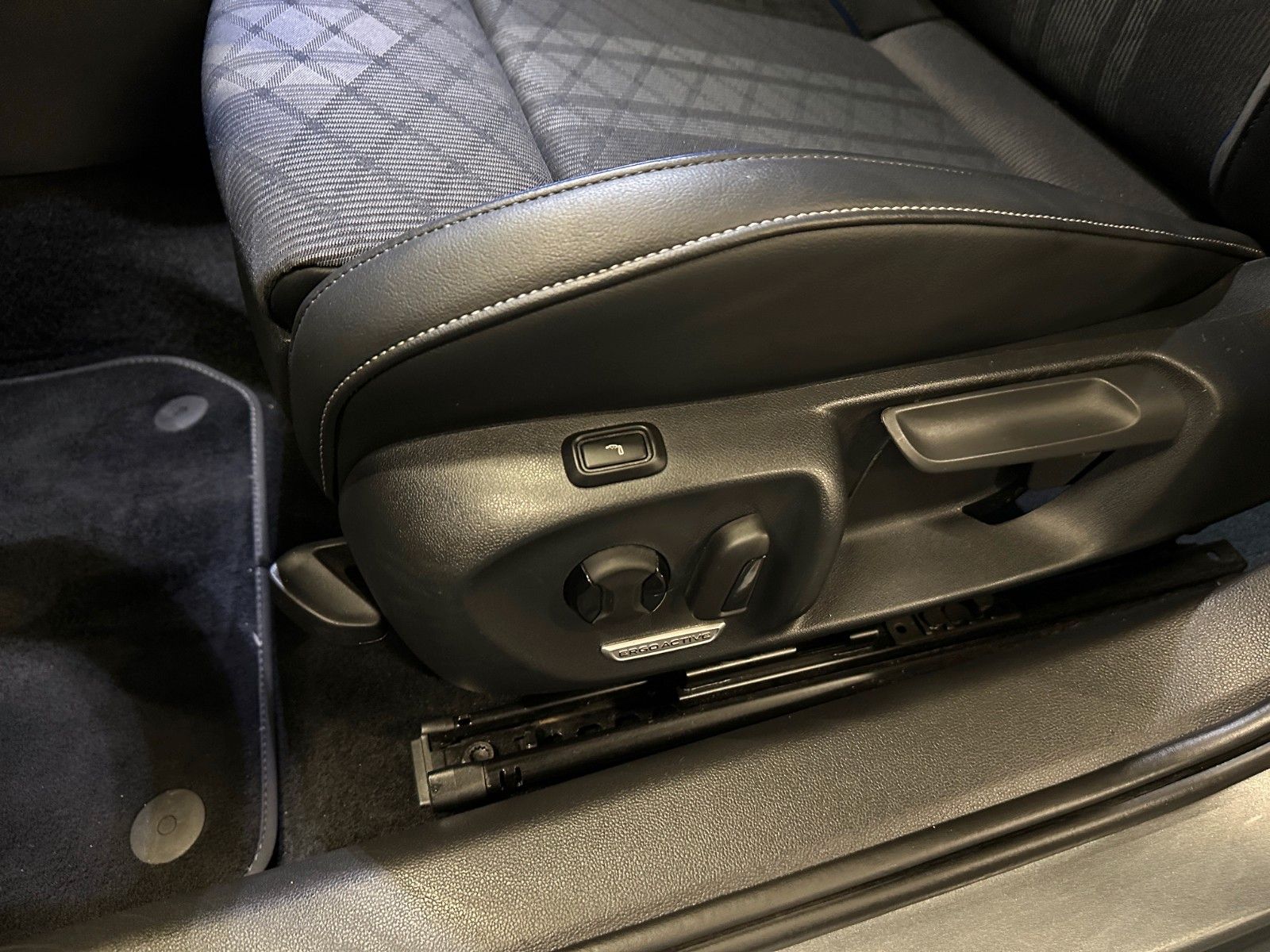 Volkswagen Passat Variant R-line/Black Style*IQ.Drive*HeadU foto 17