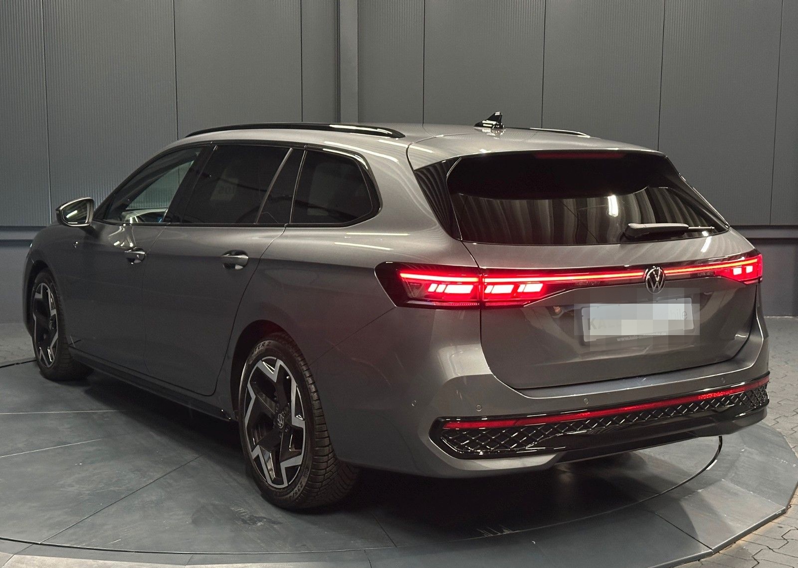 Volkswagen Passat Variant R-line/Black Style*IQ.Drive*HeadU foto 4