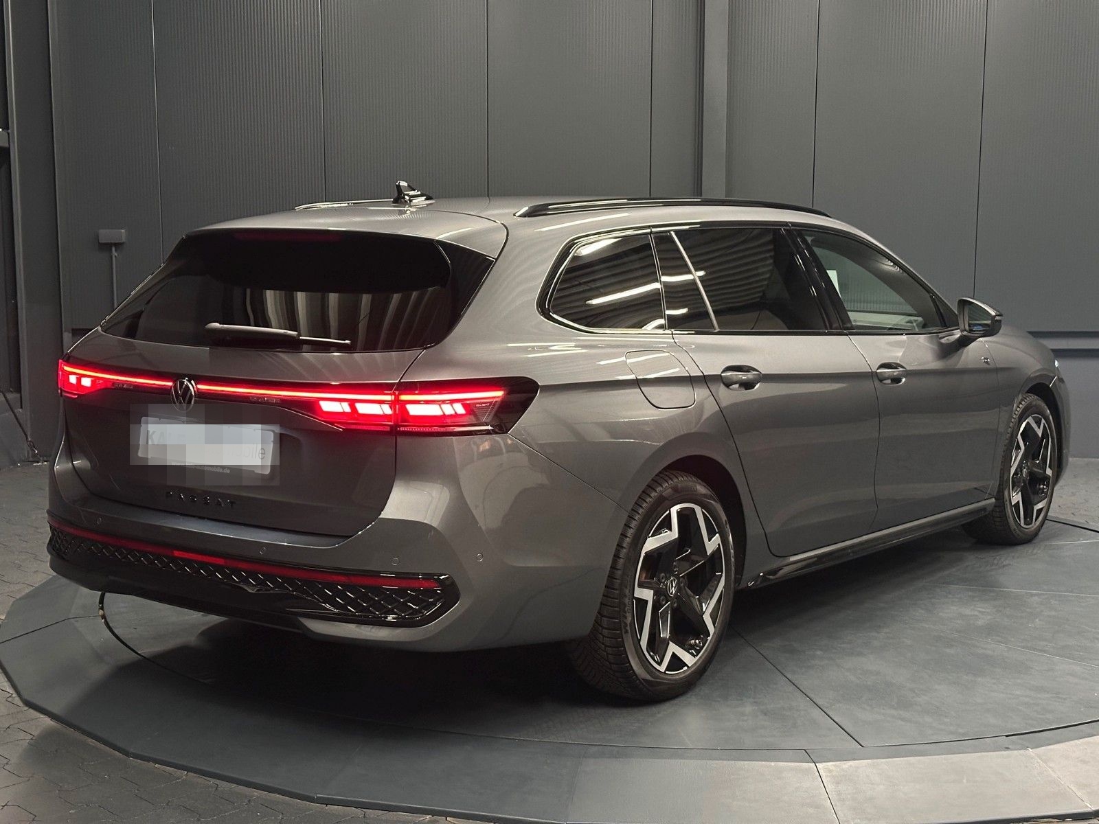 Volkswagen Passat Variant R-line/Black Style*IQ.Drive*HeadU foto 6