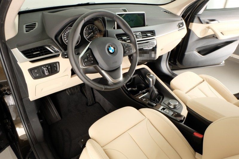 BMW X1 xDrive 20d (xLine Navi LED AHK HUD RFK) foto 8