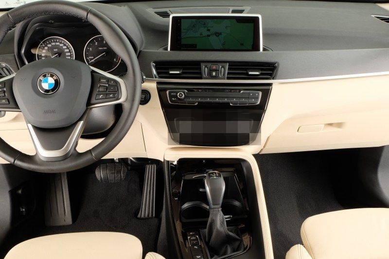 BMW X1 xDrive 20d (xLine Navi LED AHK HUD RFK) foto 10