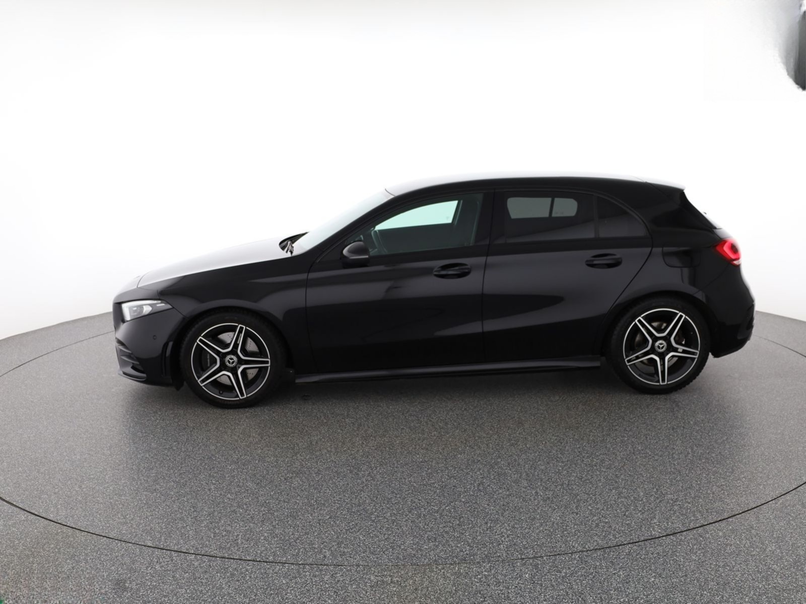 Mercedes-Benz A 250 AMG NIGHT MULTIBEAM,DISTRO,KAMERA,CARPLAY foto 2