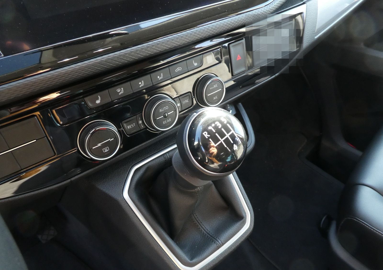 Volkswagen T6.1 Multivan Generation Six ACC+AHK+7-Sitzer foto 24