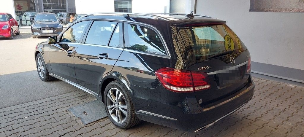 Mercedes-Benz E 250 T 4Matic 7G-TRONIC Avantgarde foto 2