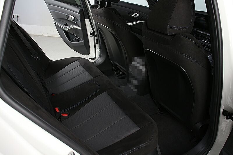 BMW 330e xDr. Aut. M Sport Panorama LED Park+ H&K Hu foto 7