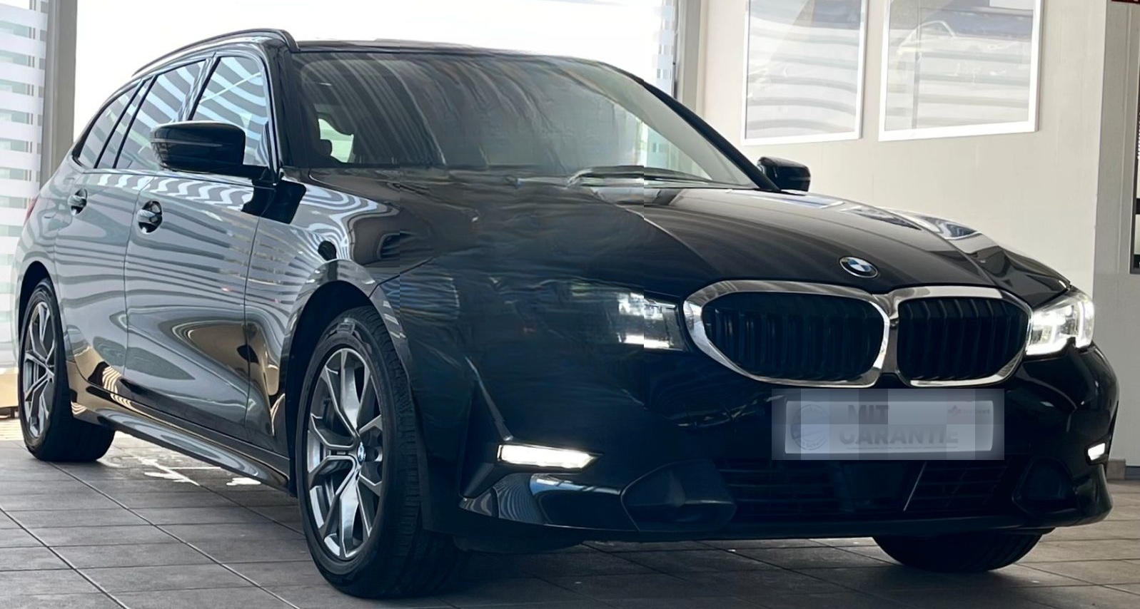 BMW 320dxD SportL. PANO LASER AHK Standh. Unfallfrei foto 2