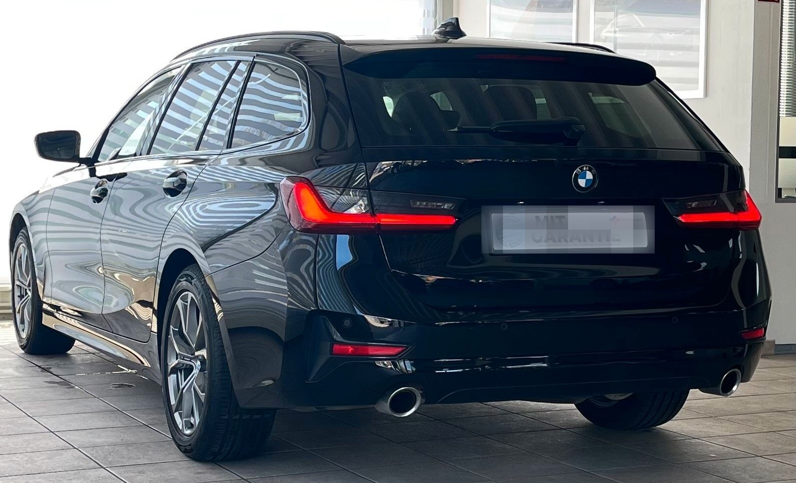BMW 320dxD SportL. PANO LASER AHK Standh. Unfallfrei foto 4