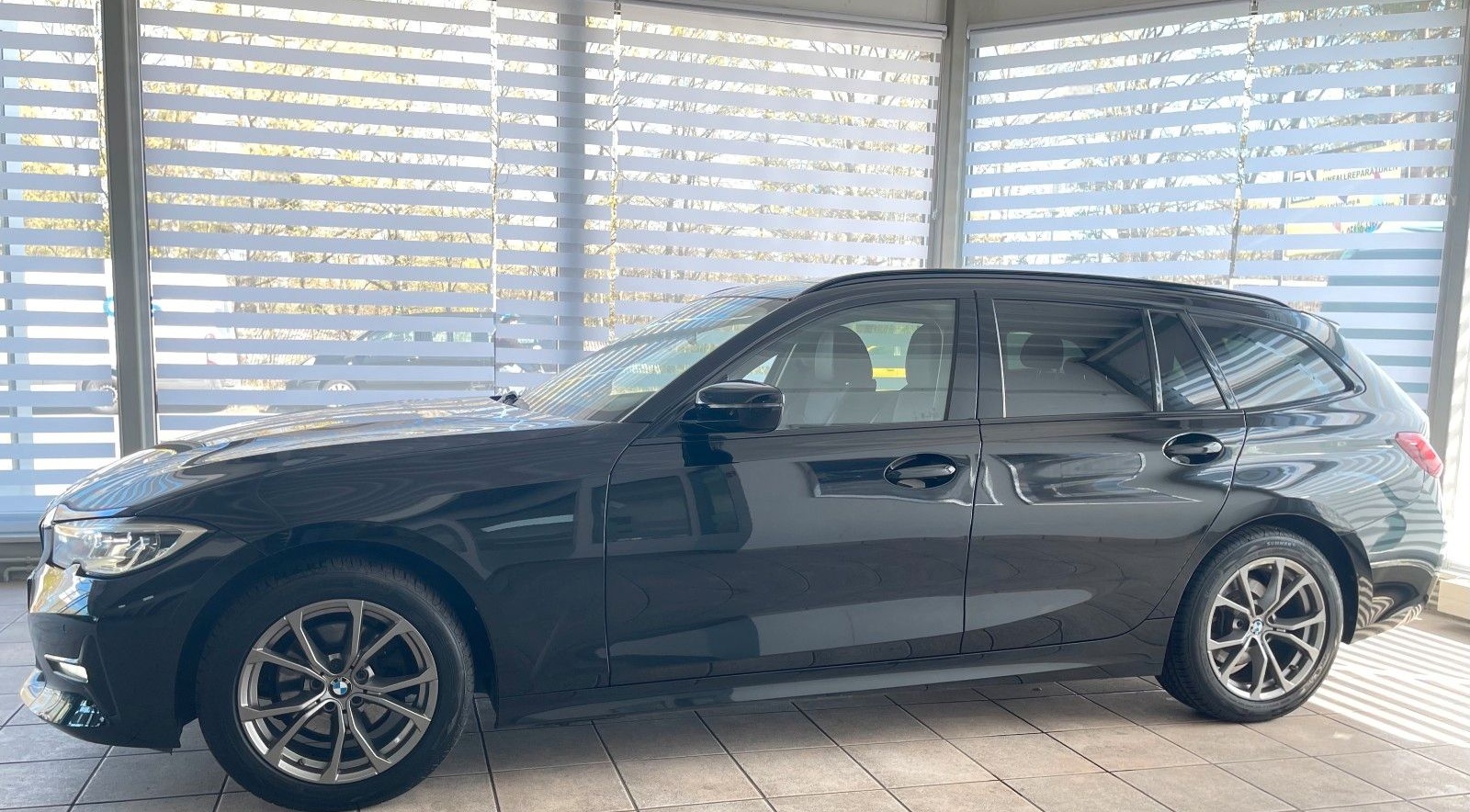 BMW 320dxD SportL. PANO LASER AHK Standh. Unfallfrei foto 5