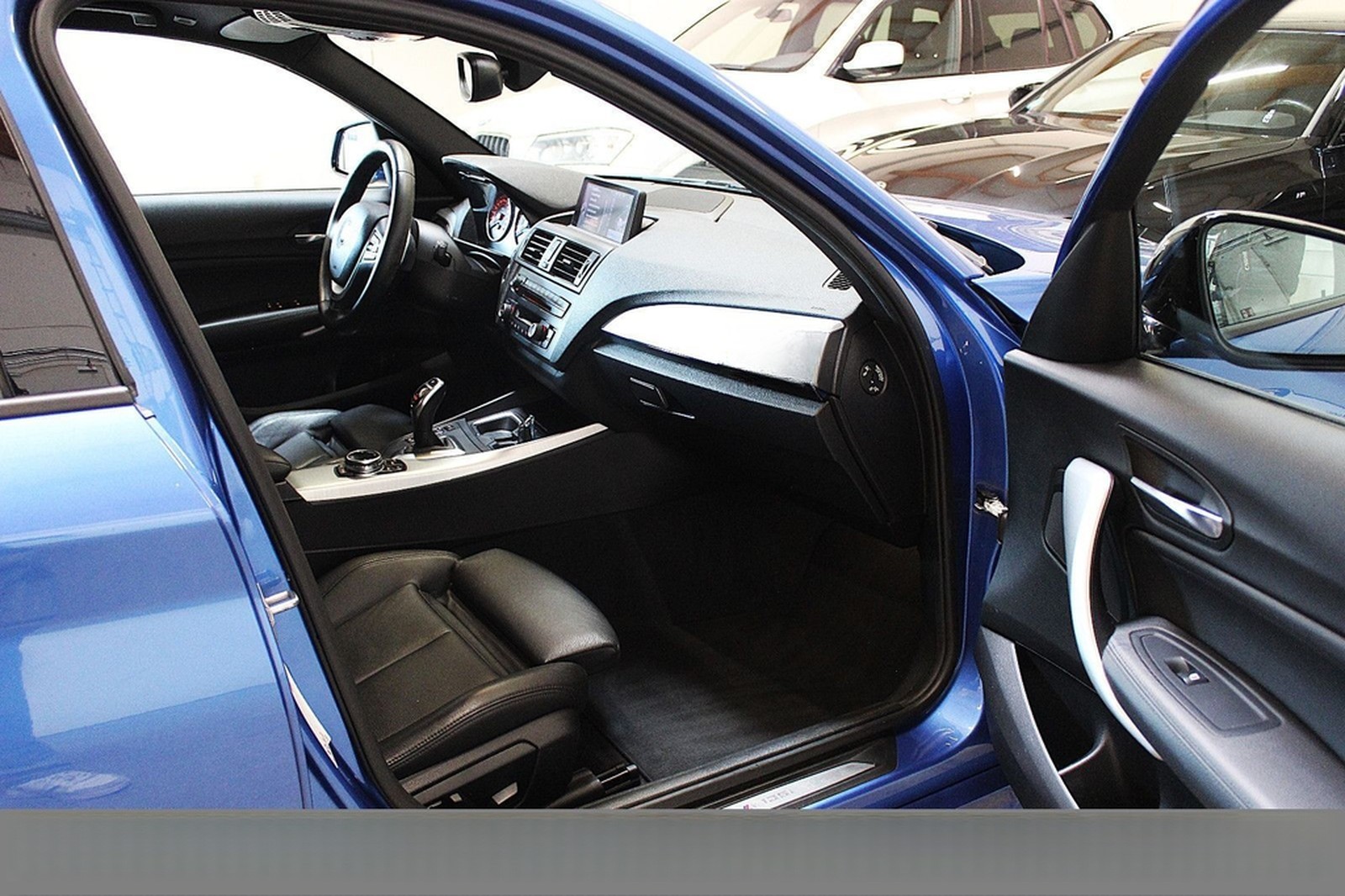 BMW M135i*LEDER*KAMERA*NAVI*2.HAND*ESTORILBLAU foto 13