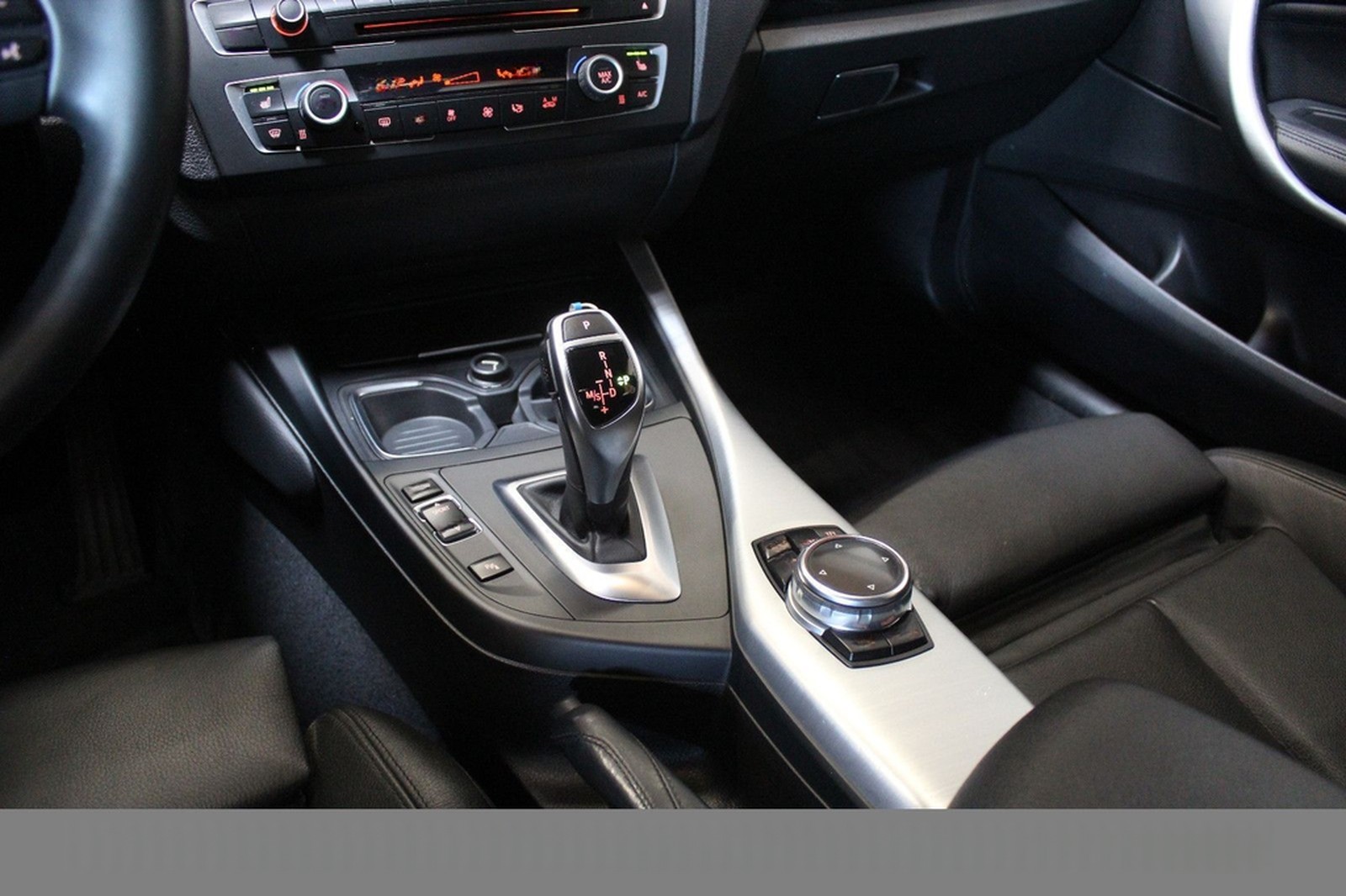 BMW M135i*LEDER*KAMERA*NAVI*2.HAND*ESTORILBLAU foto 18