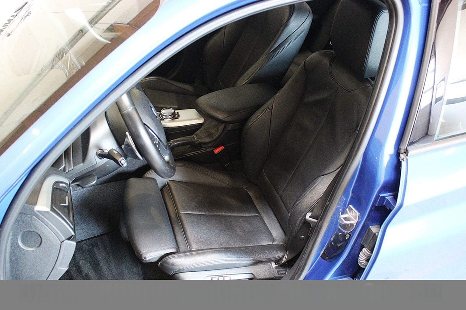 BMW M135i*LEDER*KAMERA*NAVI*2.HAND*ESTORILBLAU foto 10